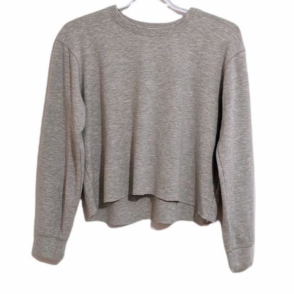 Aritzia Tops - Aritzia BABATON cropped long sleeve grey size Small cropped sweatshirt @M
